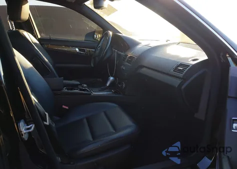 2009 Mercedes-Benz C 350 Sport z USA, uszkodzony, nr VIN WDDGF56X89R055440